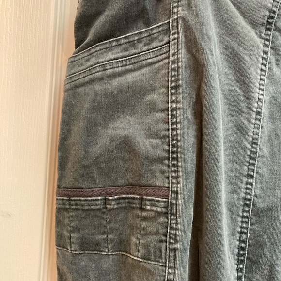 Powder Room, thin wale corduroy skirt. Deep Sage Green MultiPocket MIDI Size 13 - Picture 4 of 8